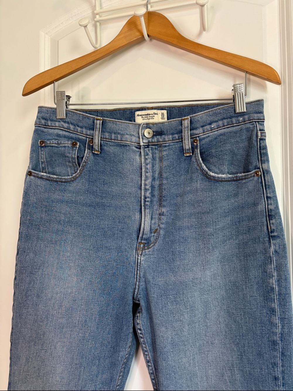 Abercrombie and Fitch The Ankle Straight Ultra High Rise Jeans Size 31/12 - Picture 5 of 9